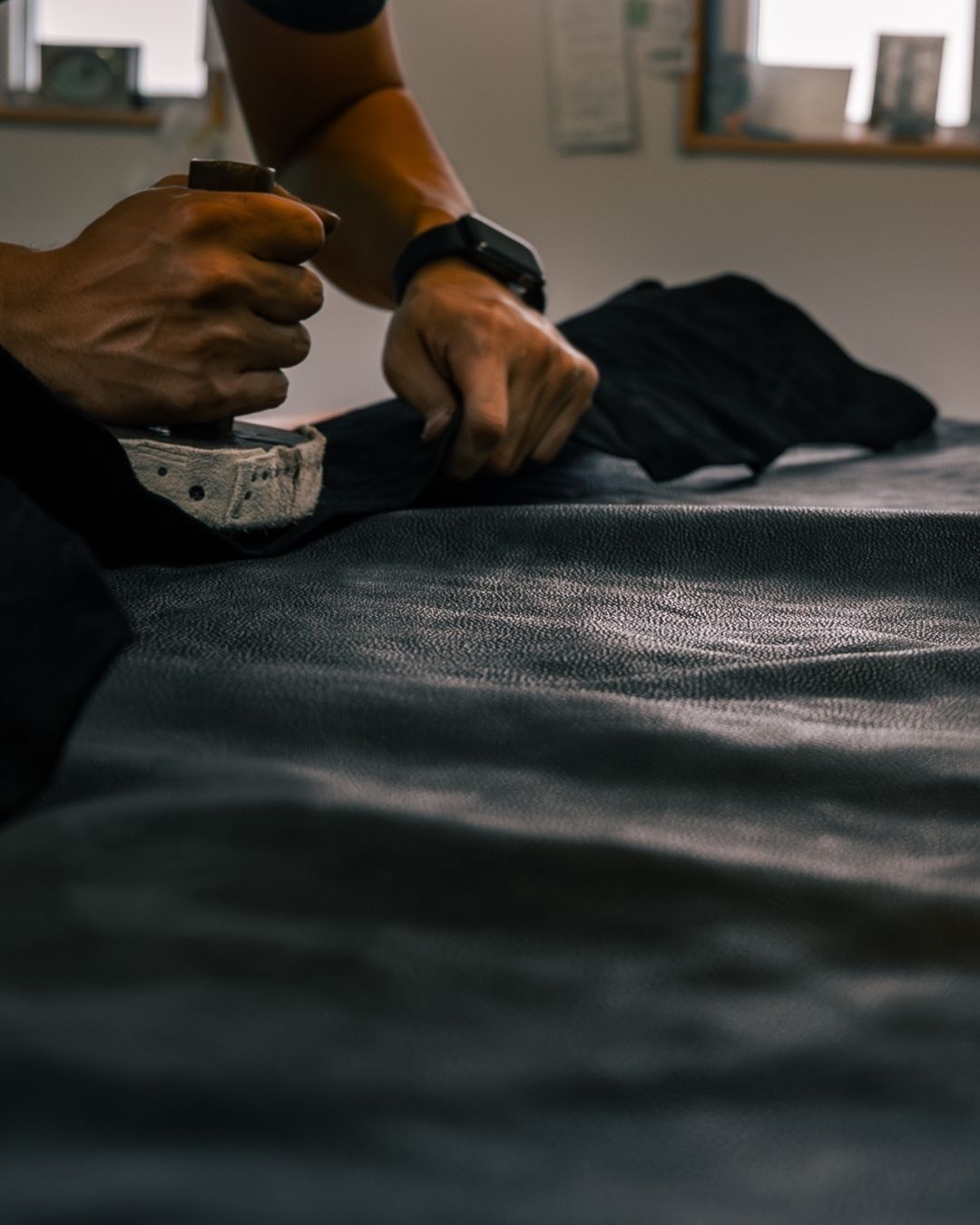 theurah-himeji-kurozan-hand-kneading